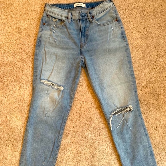 A&F Mid Rise Boyfriend distressed Jeans - Picture 3 of 7